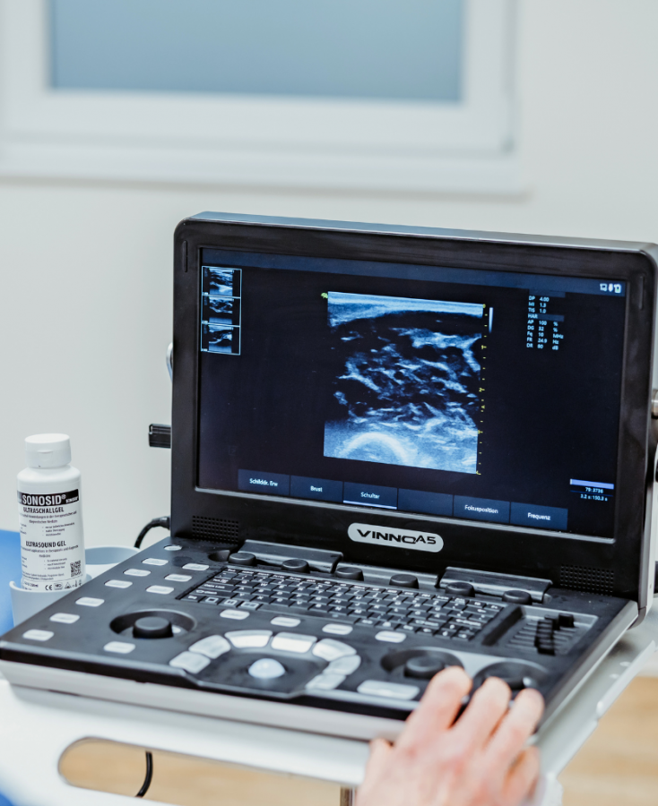 Lassen Sie uns Ihren Beschwerden auf den Grund gehen. Mit modernster Diagnostik wie Röntgen, MRT und CT entwickeln wir in der Lutrina Klinik individuelle Therapiepläne, die genau auf Ihre Bedürfnisse zugeschnitten sind.